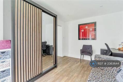 Dinning/Office Or 5th Bed 