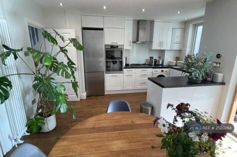 Open Plan Dining Area &amp; Kitchen