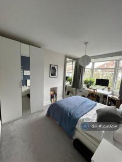 Master Bedroom (With Lots Of Storage)