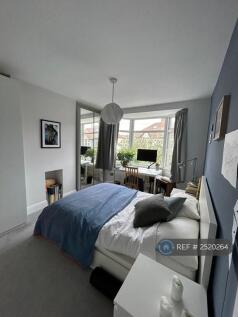 Master Bedroom (With Lots Of Storage)