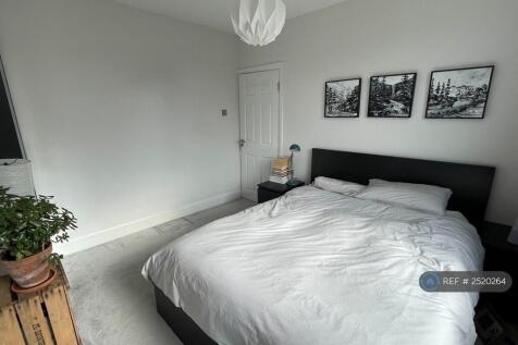 Second Bedroom (With Lots Of Storage)