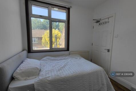 1) 4 Bed House