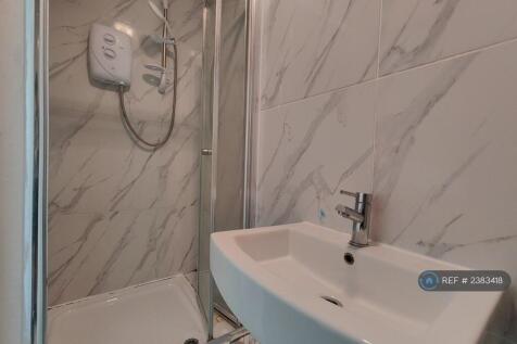 3) 1 Bed Flat
