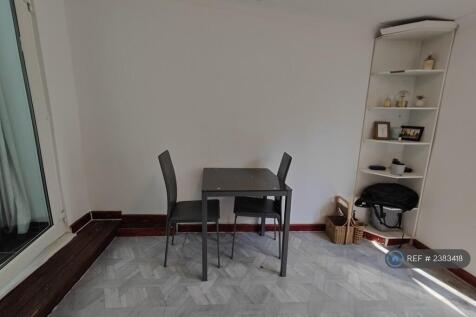 3) 1 Bed Flat