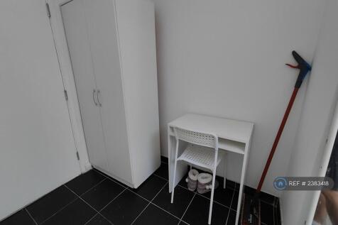 3) 1 Bed Flat