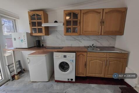 3) 1 Bed Flat