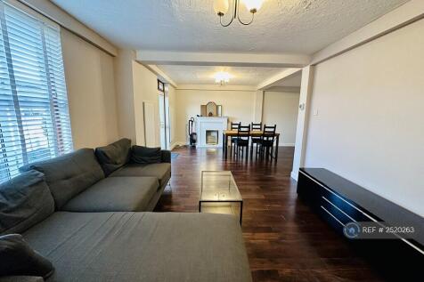 Living Room / Dining Room