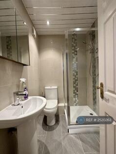 Bedroom 1 En Suite Bathroom