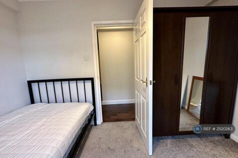 Bedroom 2 Wardrobe