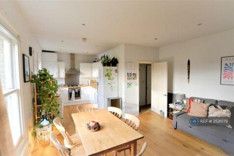 Living Room / Kitchen (Tenanted January 2023)