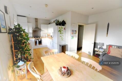 Living Room / Kitchen (Tenanted January 2023)