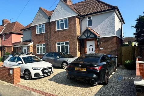 44 Byron Road Front (With 3 Cars)