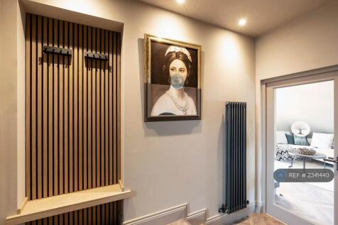 Entrance Hallway - Lift Access