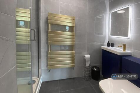 Bedroom 2 Ensuite 