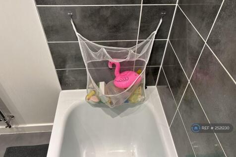 Main Bathroom - Bath