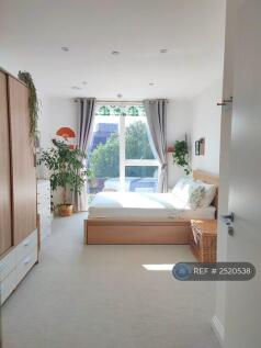 Large Double Bedroom 