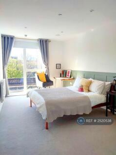 Large Primary Bedroom With Ensuite 