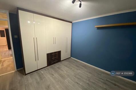 Second Bedroom(Can Put a Doublebed)