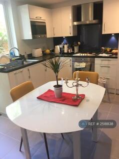 Kitchen / Dining 