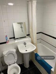 Main Bathroom 