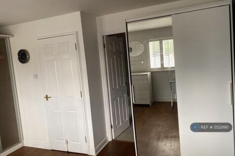 02nd Floor Ensuite Bedroom - 2