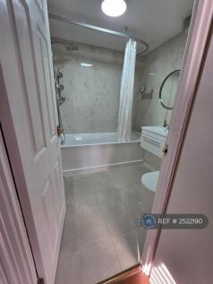 02nd Floor Ensuite Bathroom - Master Bedroom