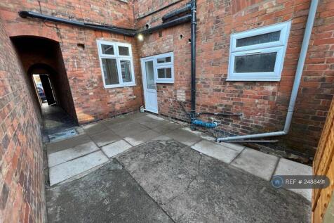 Private Alley Access And Flat Entrance