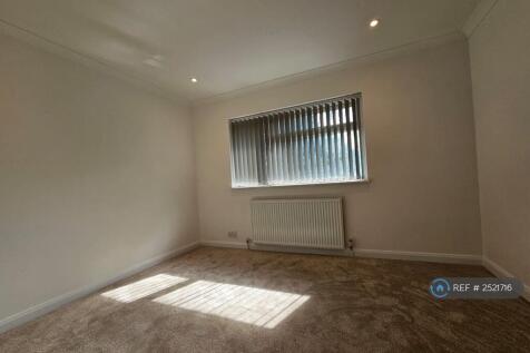 Bedroom 5 /Playroom