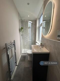 Bedroom 3 Shower En-Suite