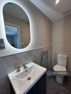 Bedroom 7 Shower En-Suite
