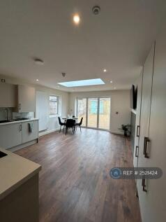 Communal Open Plan Kitchen/Lounge