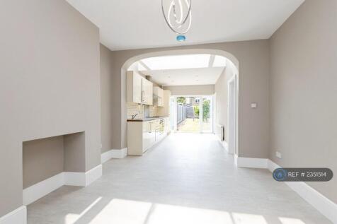 Living Room / Kitchen