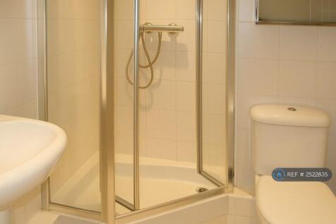 Main Bathroom En Suite