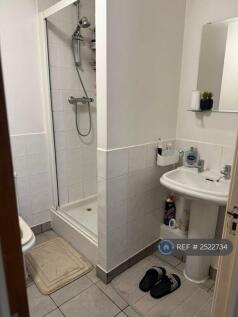 En-Suite Bathroom 