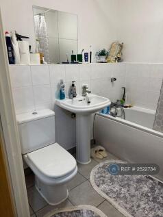 Main Bathroom 