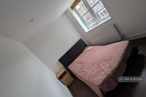 Room 2 - Pictures 1/2