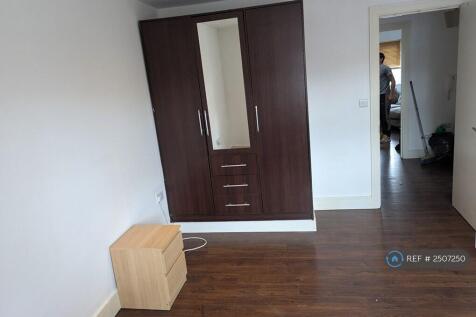 Room 1  - Pictures 2/2