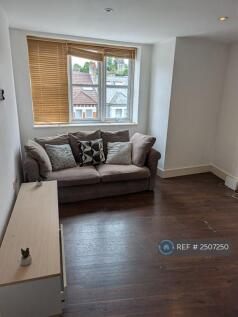 Room 1  - Pictures 1/2