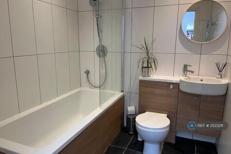 En-Suite Off The Bedroom Bath Shower 