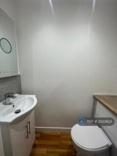 Downstairs Bathroom/Cloakroom