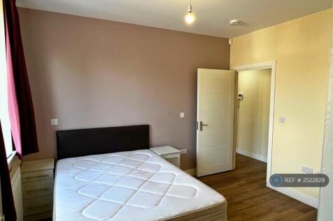 Master Bedroom With Wet Room Shower Ensuite