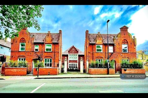 Estate Frontage