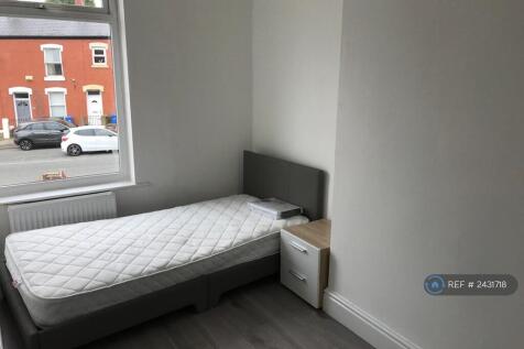 Single Room At Ol6 6nb Location