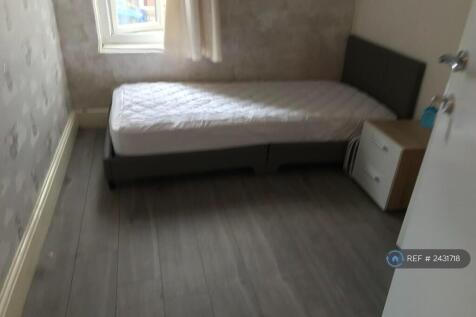 Single Room At Ol6 6nb Location