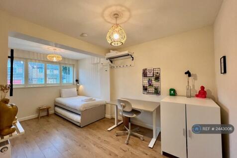 Bedroom 4 / Office