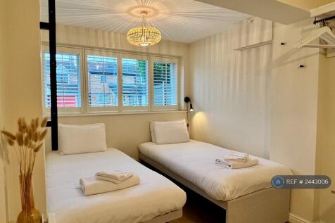 Bedroom 4 / Office