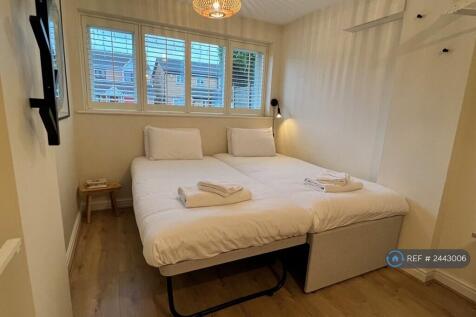 Bedroom 4 / Office