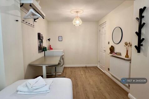 Bedroom 4 / Office