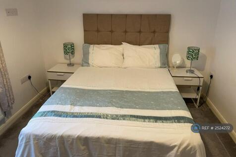 Spacious Double Bed