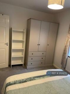 Spacious Double Bedroom 